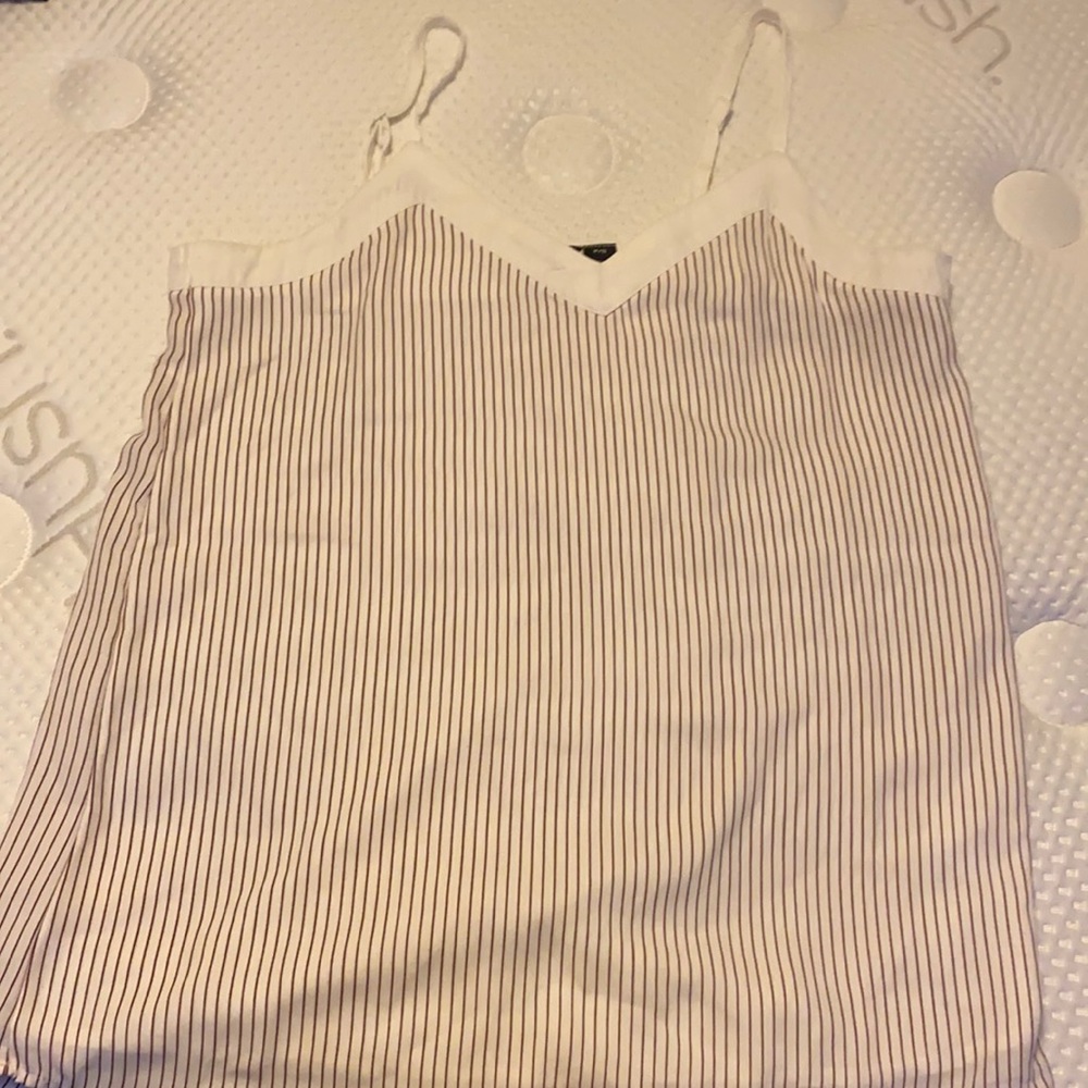 Chic blouse, small. Never worn.